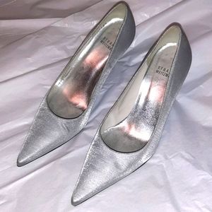 STUART WEITZMAN SILVER SATIN POINTED HEELS SIZE 7.5
